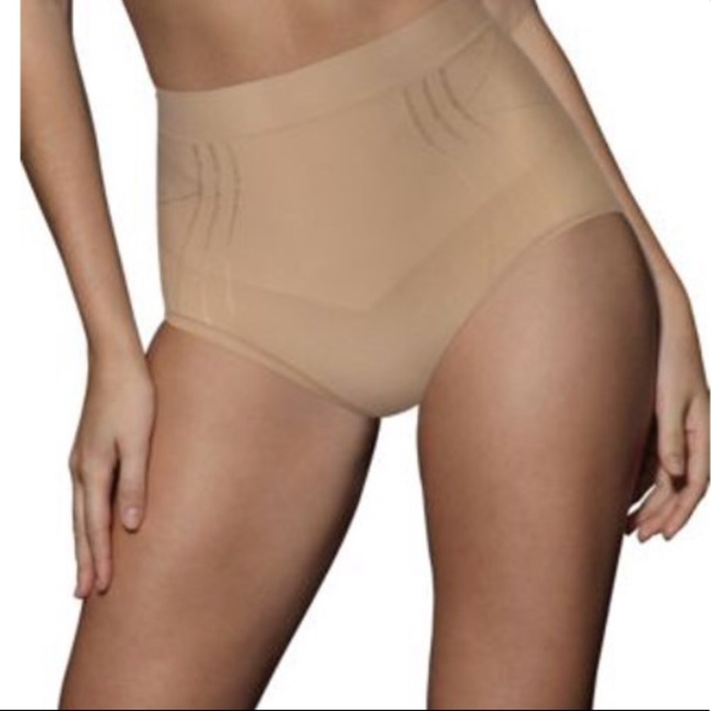 Bali 2 Pack Comfort Revolution Brief Sz M NWT